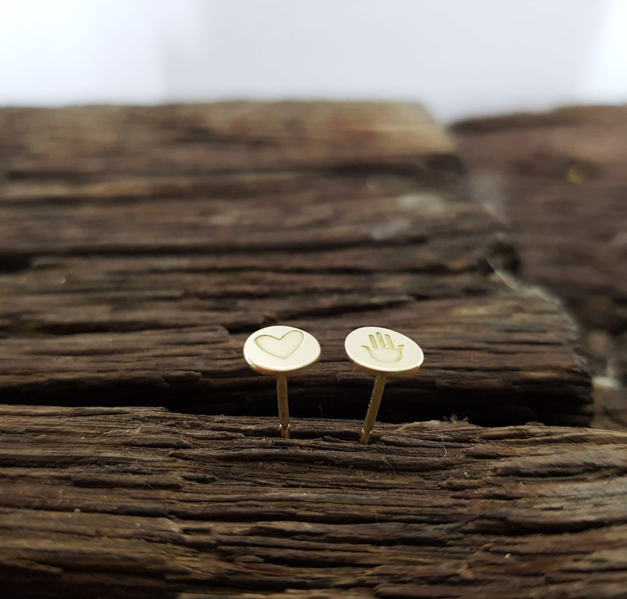 14K Solid Gold Stud Earrings Engraved with Heart and Hamsa